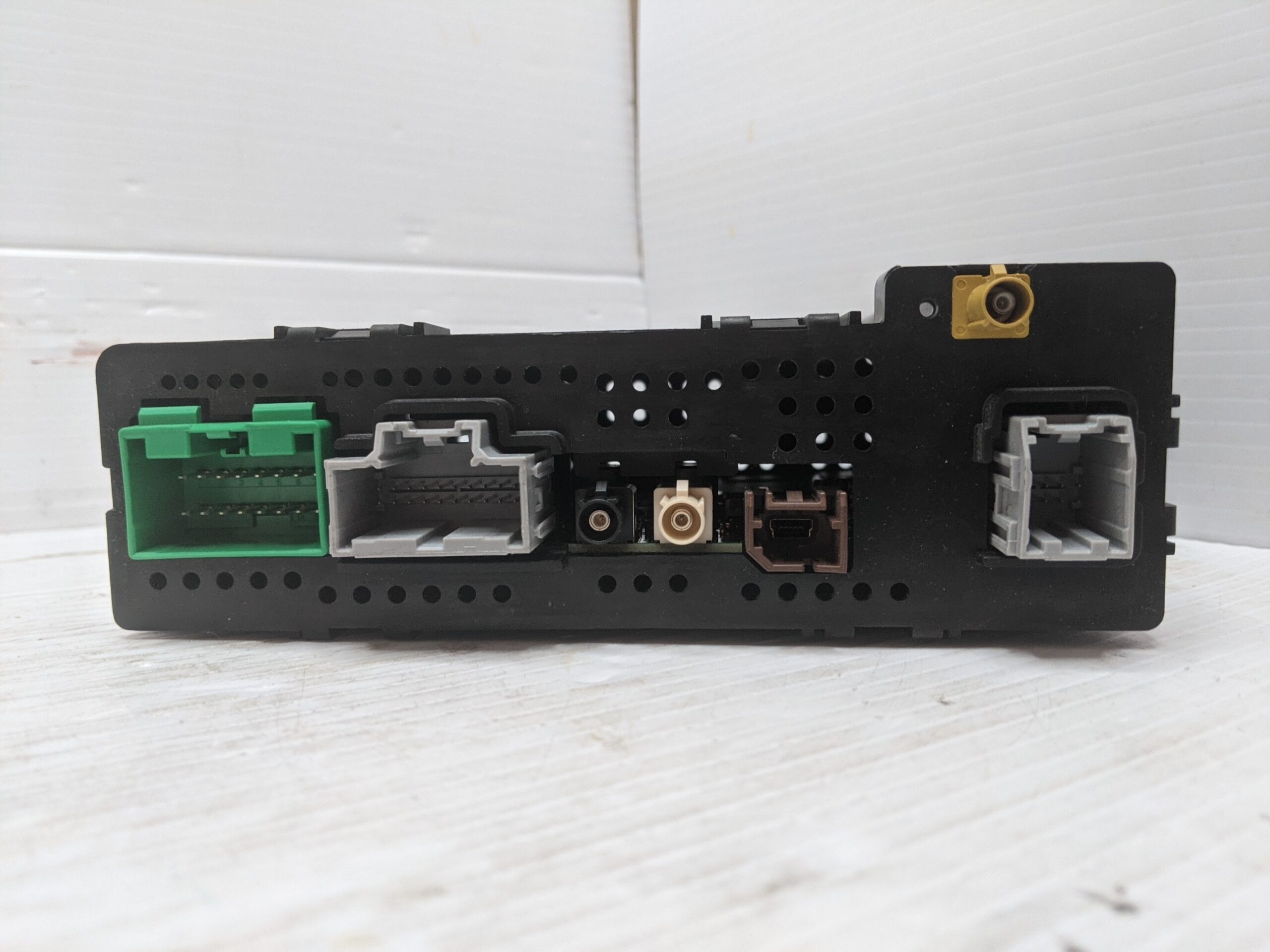 UNLOCKED 16-17 CHEVY CADILLAC GMC OEM RADIO MODULE 23402903 - Image 2