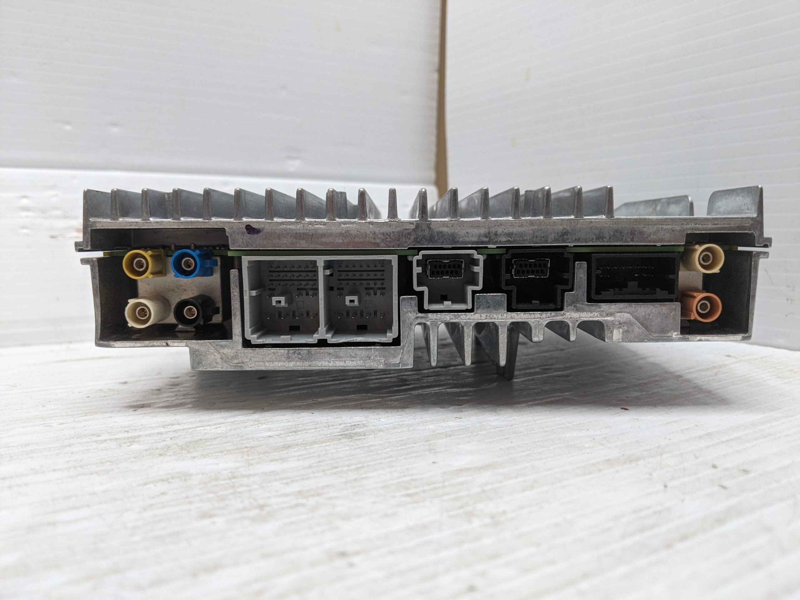 UNLOCKED 21-24 GMC SIERRA CHEVY SILVERADO OEM INFOTAINMENT RADIO 84924097 IOS - Image 2
